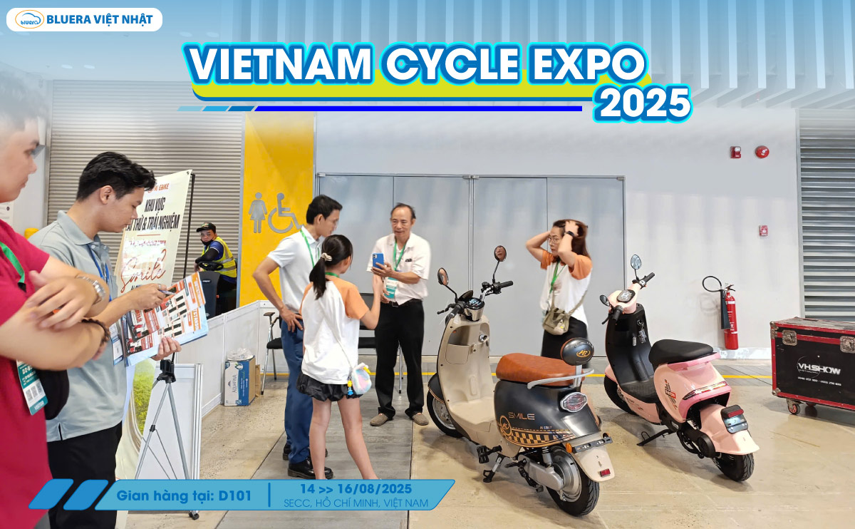 Bluera Việt Nhật Đi Đầu Xe Điện Bền Bỉ Tại Vietnam Cycle Expo 2025 3 Khách hàng trải nghiệm xe Bluera Việt Nhật tại Vietnam Cycle Expo 2025.