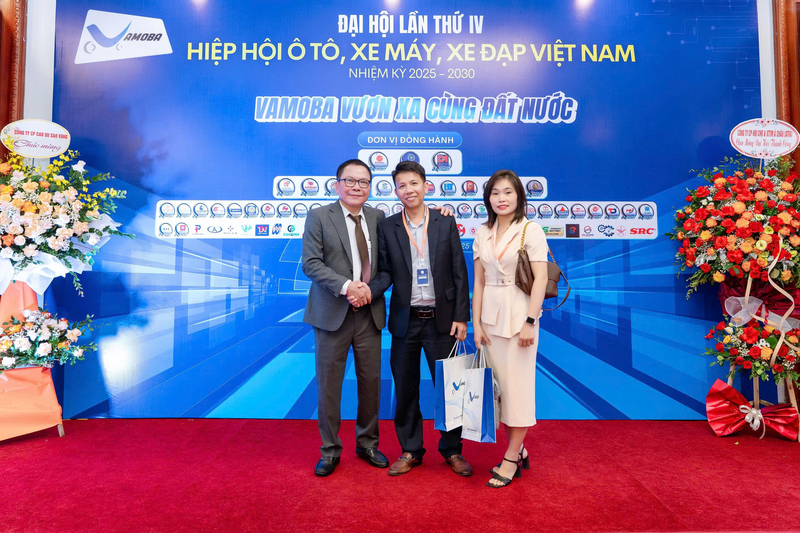 Đại hội IV VAMOBA: Bluera Việt Nhật Khẳng Định Vai Trò Tiên Phong Trong Phát Triển Xe Điện Thân Thiện Môi Trường 3 Hình ảnh khách hàng tại cửa hàng