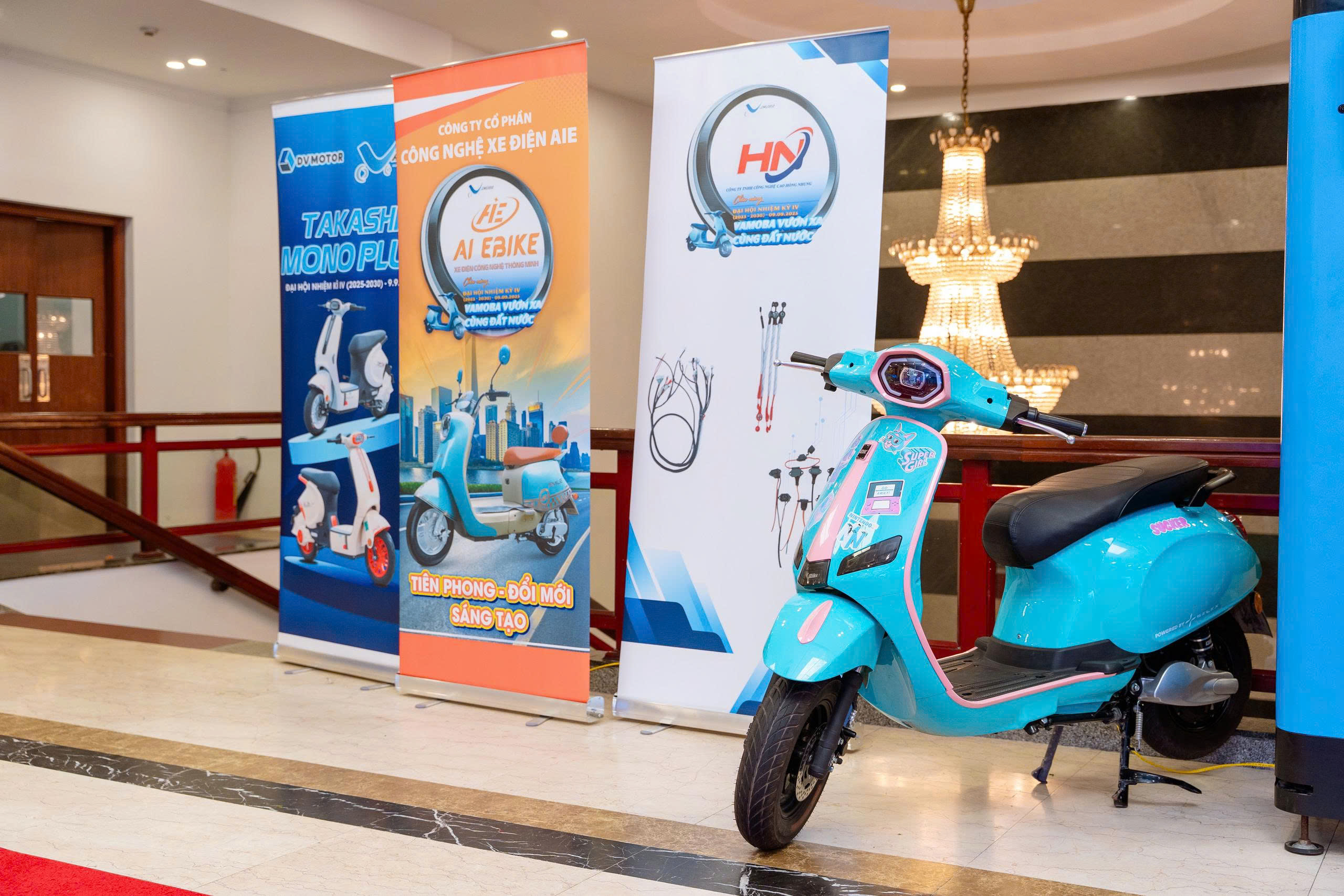 Đại hội IV VAMOBA: Bluera Việt Nhật Khẳng Định Vai Trò Tiên Phong Trong Phát Triển Xe Điện Thân Thiện Môi Trường 4 Hình ảnh khách hàng tại cửa hàng